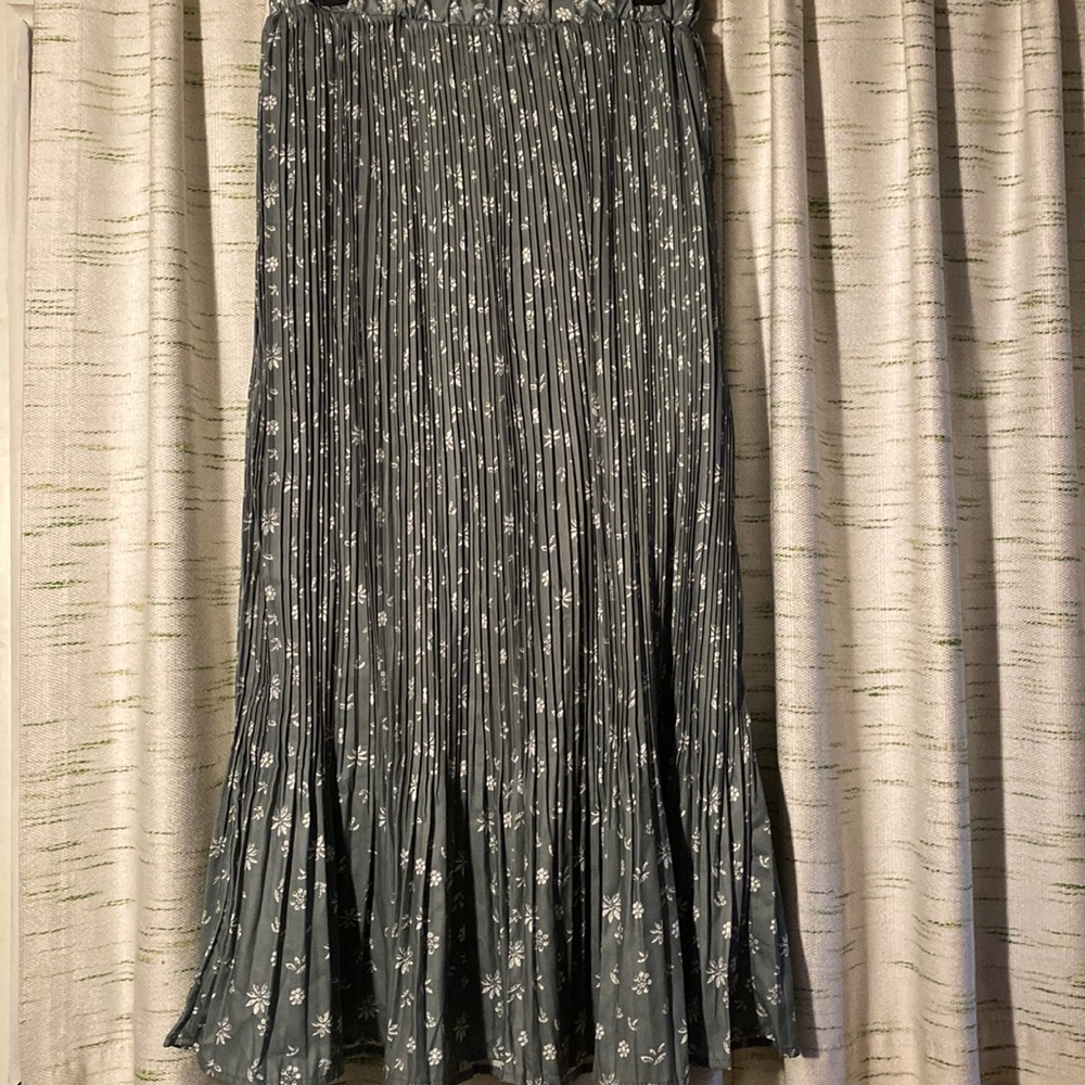 ***REMOVING MAY 31ST*** Floral pleated skirt.